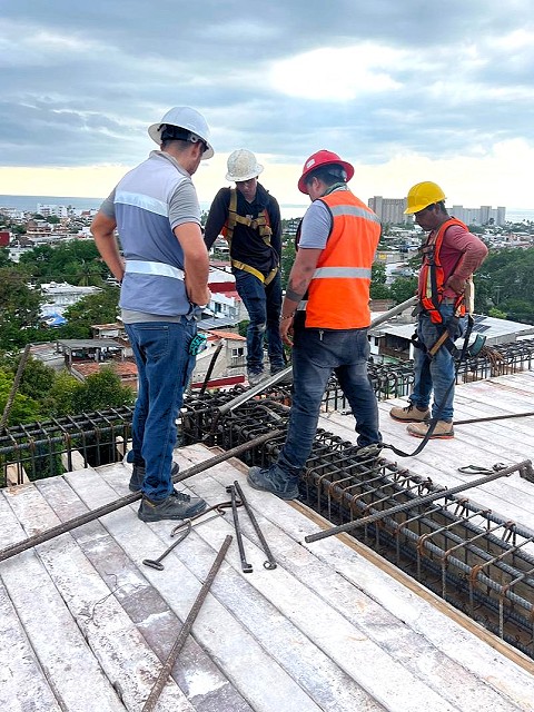 Proceso de obra y cumplimiento normativo en proyecto de construcción en Puerto Vallarta