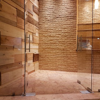 Fabricacion de madera acerrada y aplicación de adobe en muros