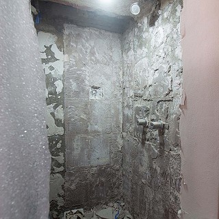 Demolición de regadera en baños